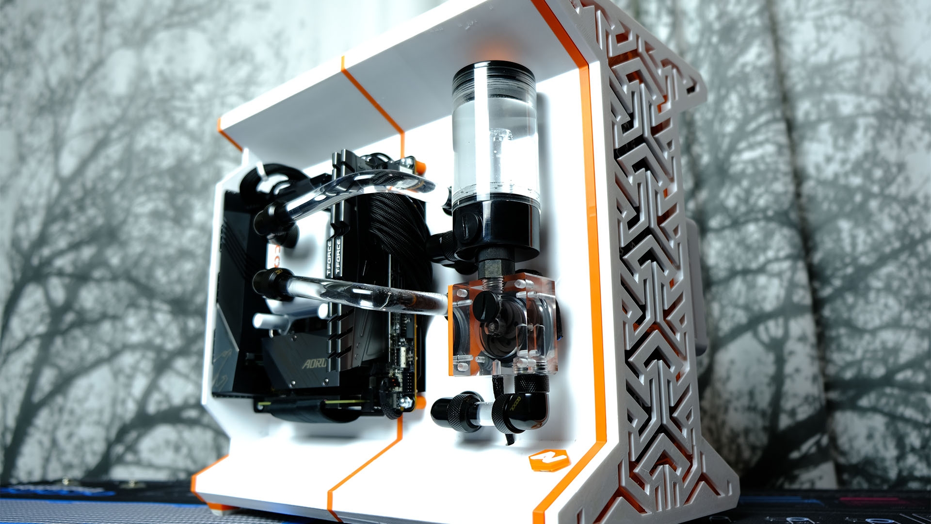 Designer 3D Prints PC Case Dubbed The Thing 3D Printing